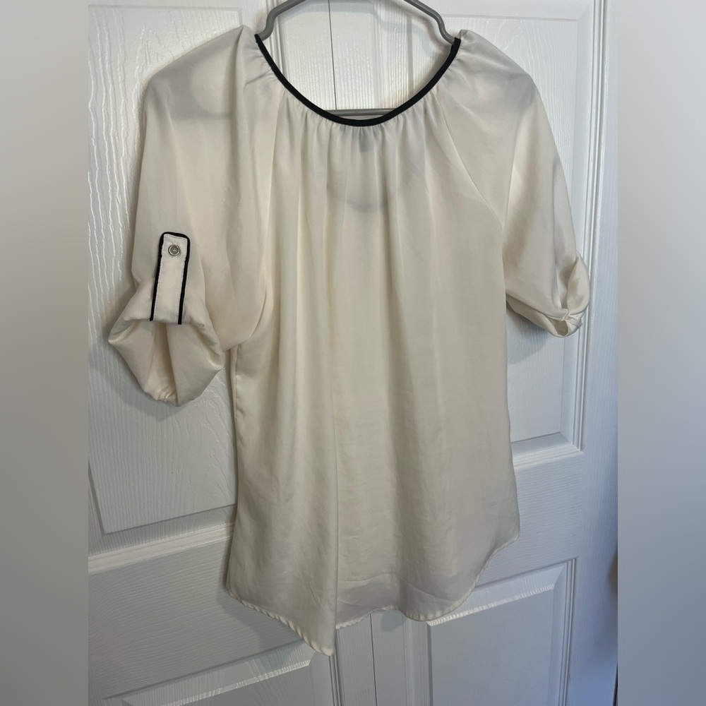 Express Women’s Off White w/ Black Trim Roll Up Tab Sleeve Blouse Button Down S - Picture 5 of 5